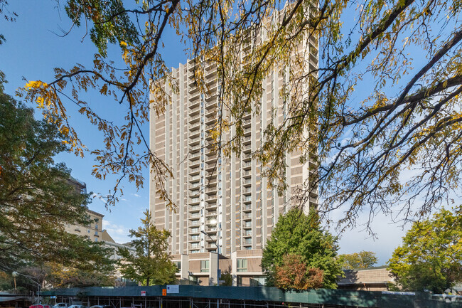 Vista alternativa del edificio - Cadman Towers