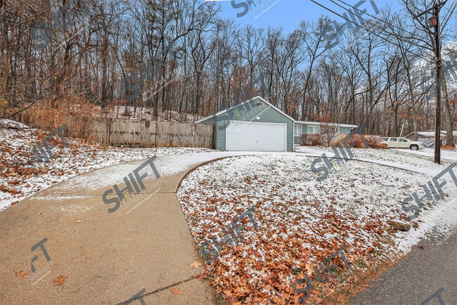 Building Photo - 8735 Brower Lake - Beautiful Home