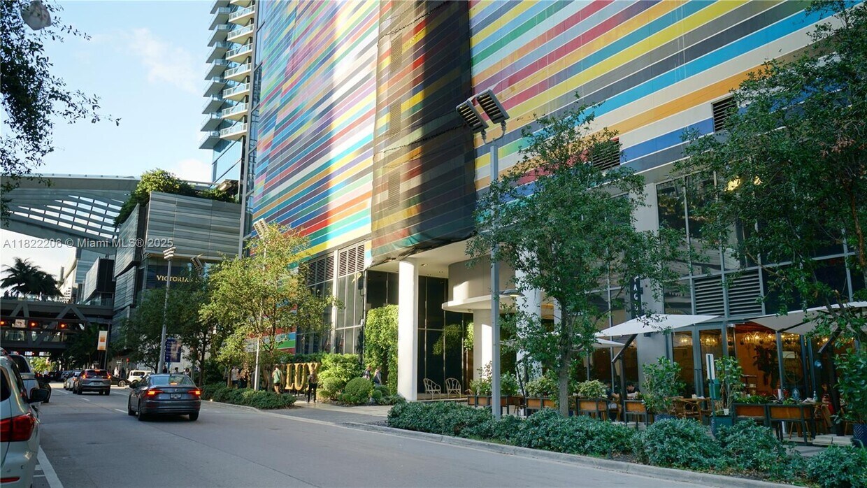 Foto principal - 801 S Miami Ave