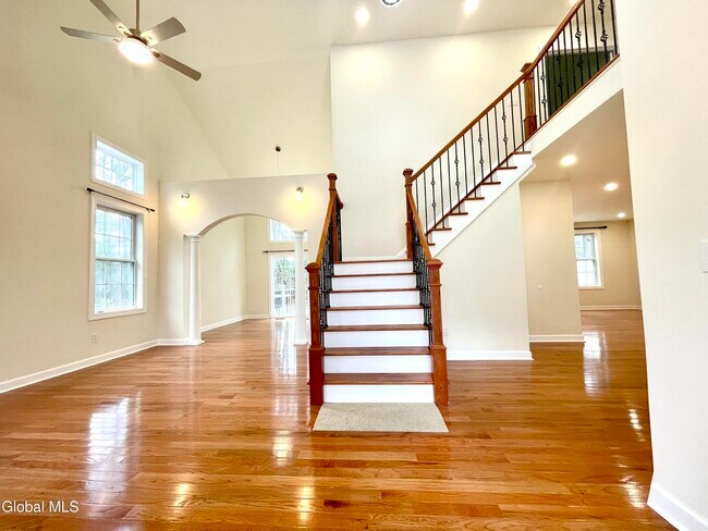 Foto del edificio - 11 Poplar Dr