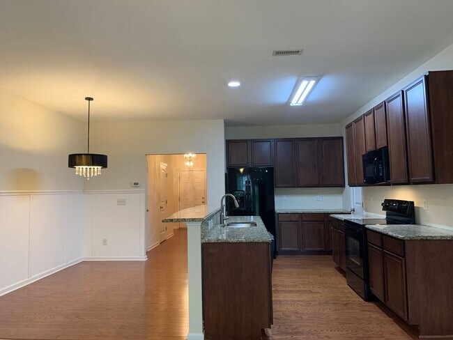 Foto del edificio - Beautiful 3 Bedroom Townhome in Raleigh near beautiful park! Apply Now!