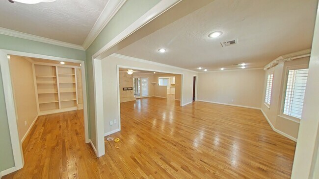 Foto del edificio - 709 NW Heinzwood Cir