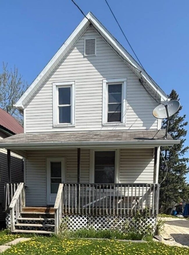 Building Photo - 110 9th Ave W