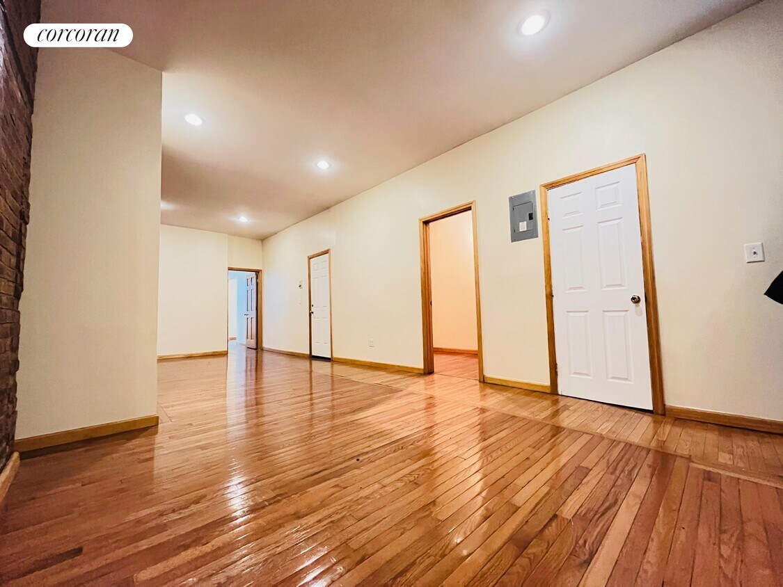 Foto del edificio - 545 Throop Ave