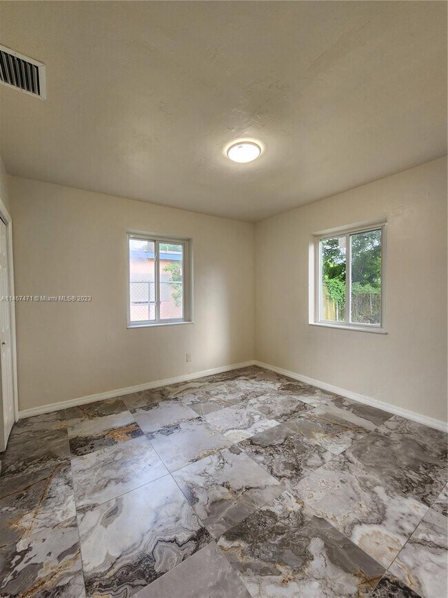 Building Photo - 1050 NW 85th St