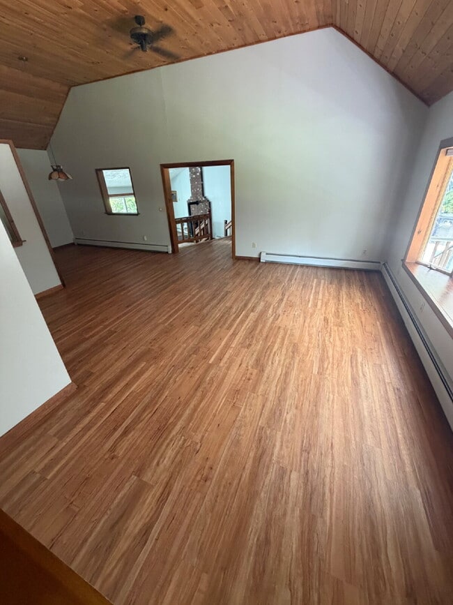 Building Photo - 2-Bedroom, 2-Bath Single-Family Home with Oversized Garage – Hudson, NH