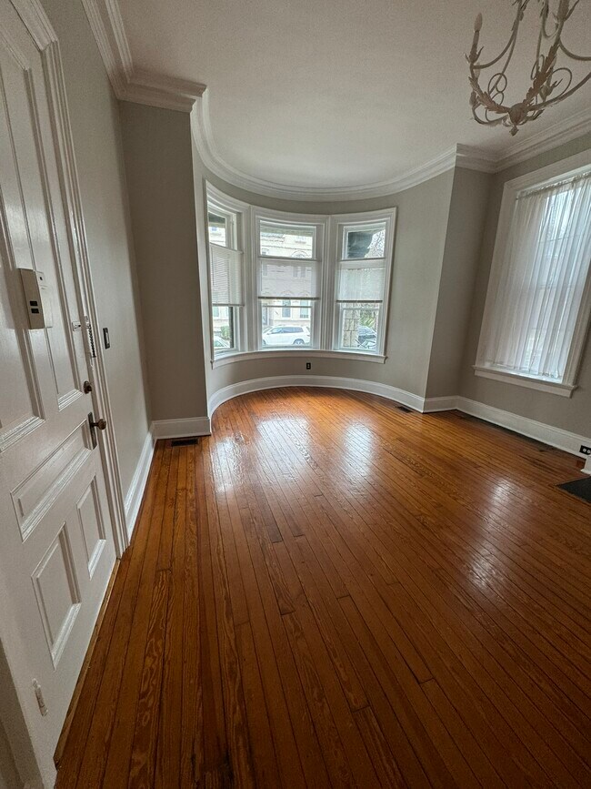 Foto del edificio - 416 Pembroke Ave