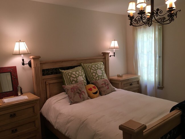 Foto del edificio - 1530 N Crescent Heights Blvd