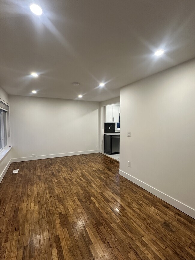 Photo du bâtiment - 24765 Halnor Ave