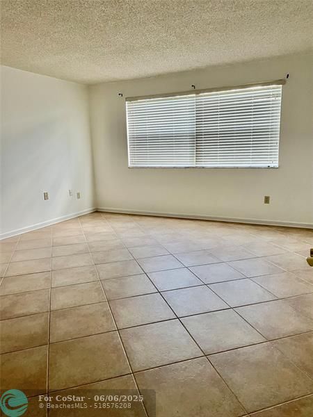 Building Photo - 16051 Blatt Blvd