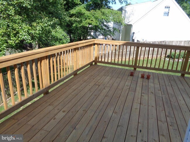 Foto del edificio - 6110 Plainville Ln