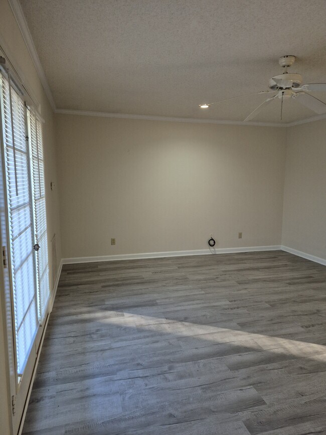Foto del edificio - 4017 Northlake Dr