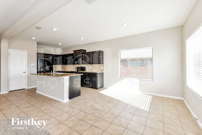 Foto del edificio - 625 Stanmire Lake Trl