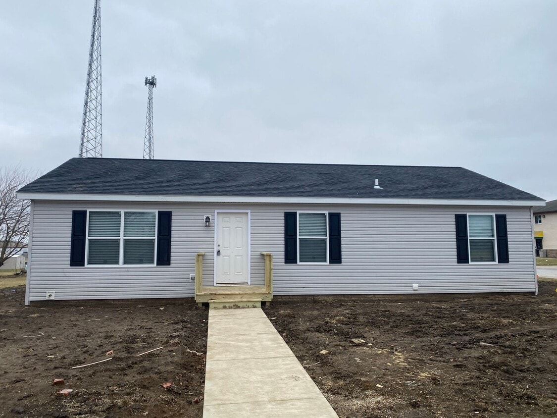 Primary Photo - 3 Bedroom House in McLean!