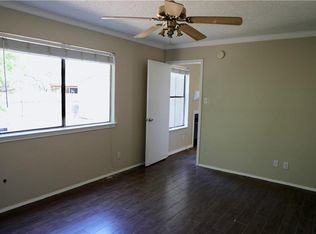 Building Photo - 3904 Stonecroft Dr