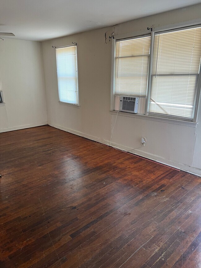 Foto del edificio - 1835 Bethlea Ave