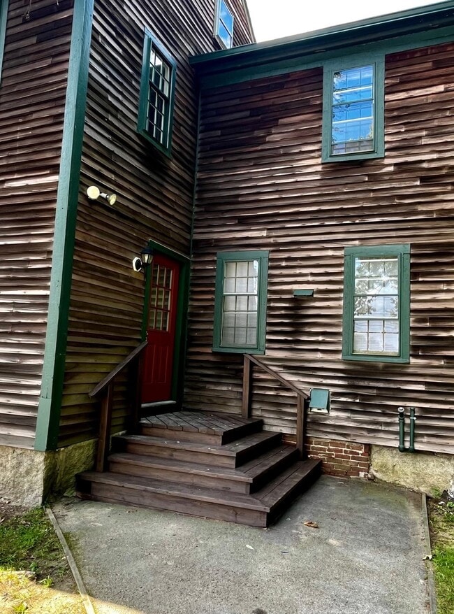 Building Photo - 799 Elm St