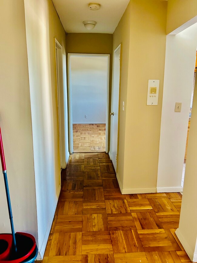 Building Photo - 72 Croton Ave