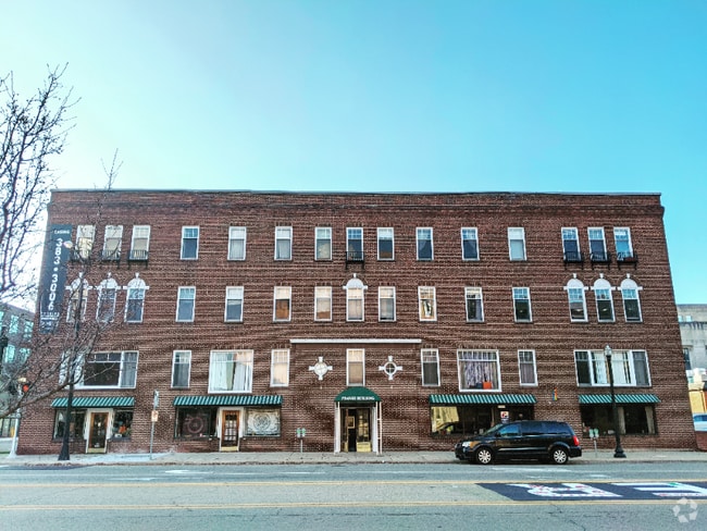 Building Photo - 346 S Rose St