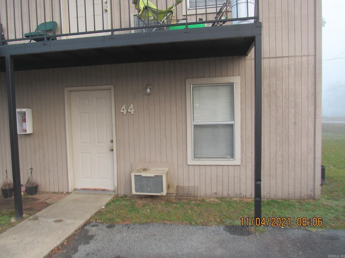 Primary Photo - 1313 McNutt Rd