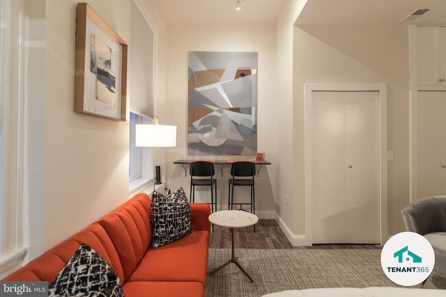 Building Photo - 8 E Fayette St