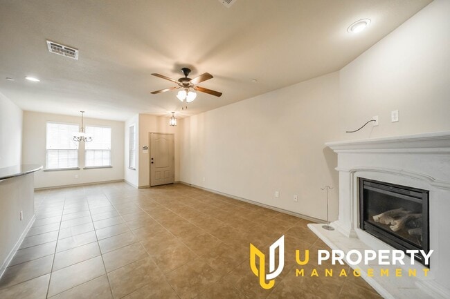 Foto del edificio - Sweet Townhome in Carrollton -- Coming Soon!