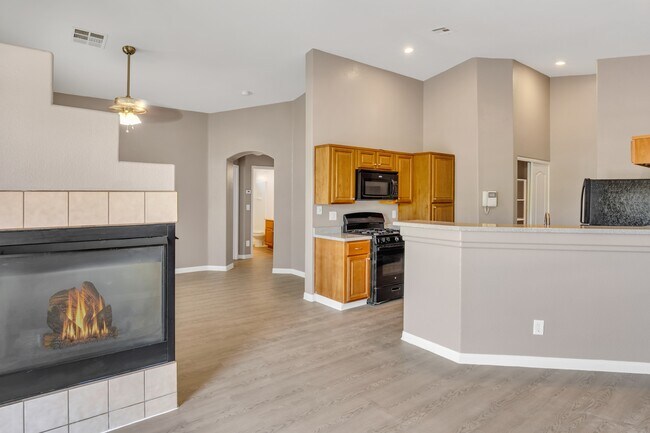 Foto del edificio - 3520 Glorious Iris Pl