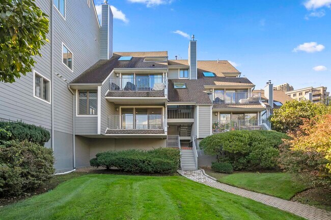 Building Photo - 14A Riverview Cir