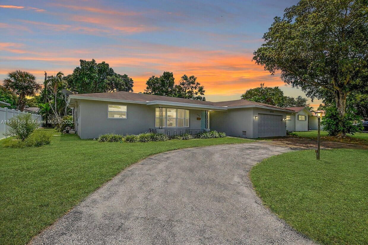 Foto principal - 5300 SW 7th St