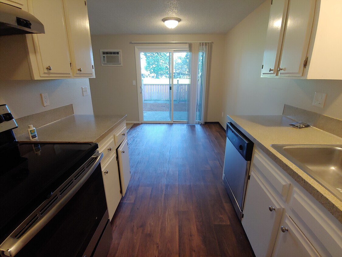 Primary Photo - 3837 Meadowlawn Loop SE