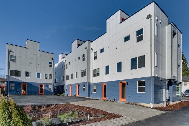Building Photo - Modern, Spacious 2020 Townhome in West Seattle!