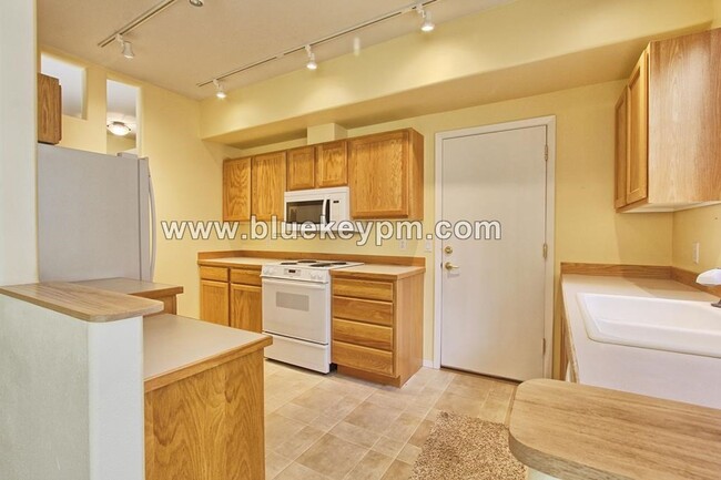 Foto del edificio - 2 Bed, 2 Bath Main Floor Condo in Cascade ...