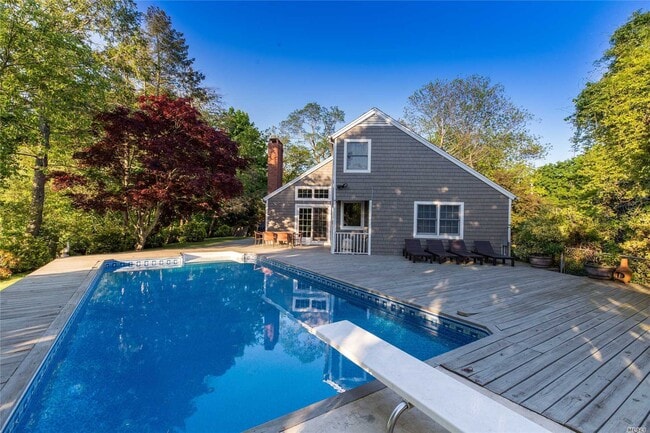 Building Photo - 207 S Jamesport Ave