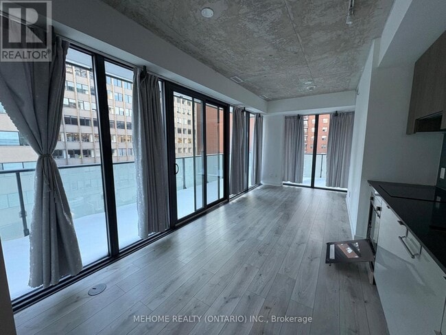 Photo du bâtiment - 161 Roehampton Ave