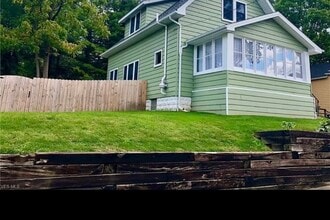 Building Photo - 359 Sieber Ave