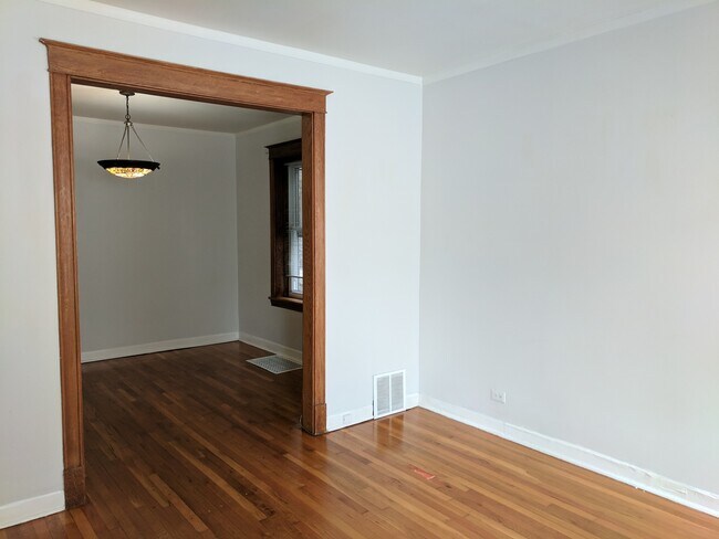 Building Photo - 5438 N Ashland Ave