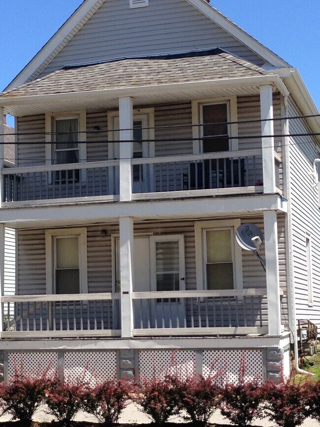Building Photo - 2527 Thurman Ave