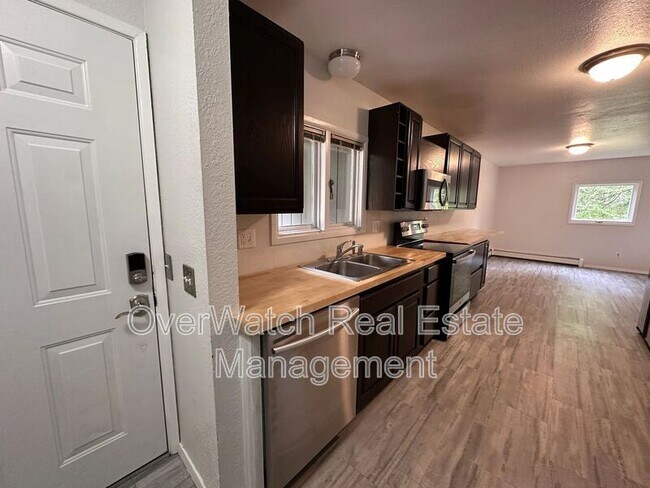 Building Photo - 6121 De Armoun Rd