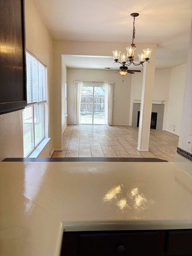 Foto del edificio - 1311 Hazelbury Ln
