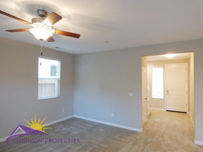 Building Photo - Modern 3 Bed 2.5 Bath 2,000sqft Fair Oaks ...