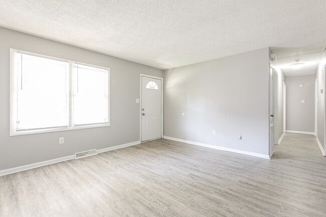 Building Photo - Charming Home in Spartanburg
