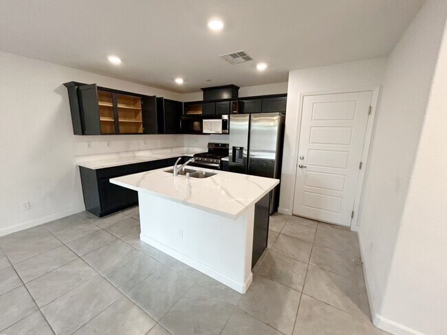 Foto del edificio - 3447 Grecian Queen Ave