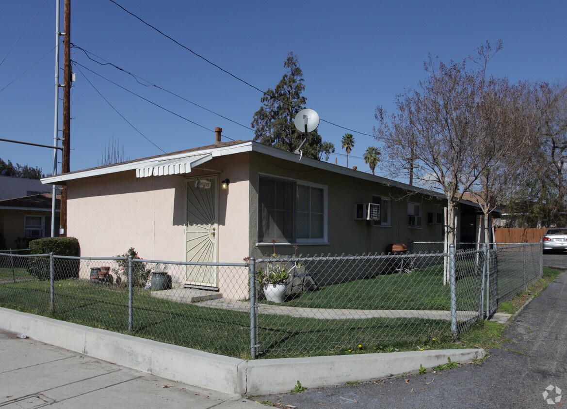 Foto principal - 4585-4597 Jurupa Ave