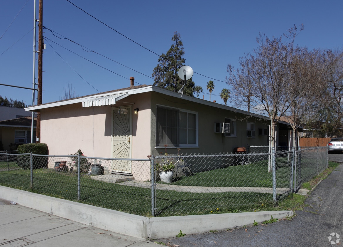 Primary Photo - 4585-4597 Jurupa Ave