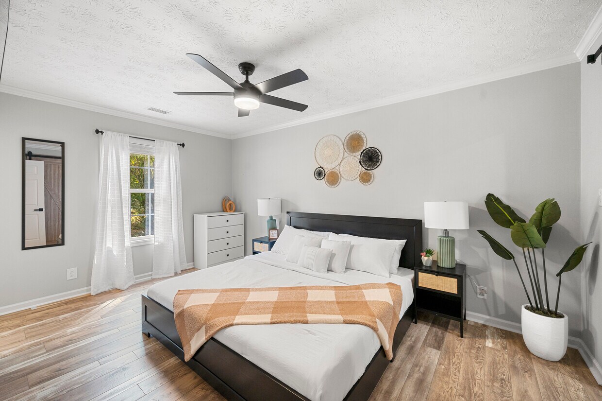 Photo - 703 Eva Kennedy Rd (Suwanee, GA)