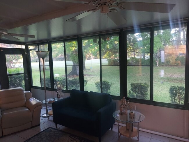 Building Photo - 10 Iris Pl