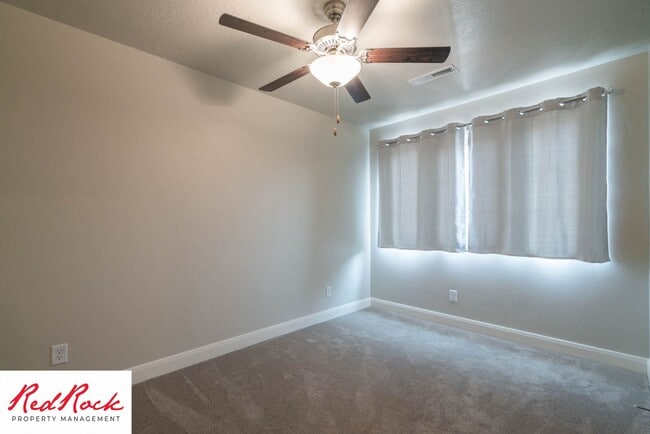 Building Photo - Welcoming 4 Bedroom Townhome in Hurricane ...