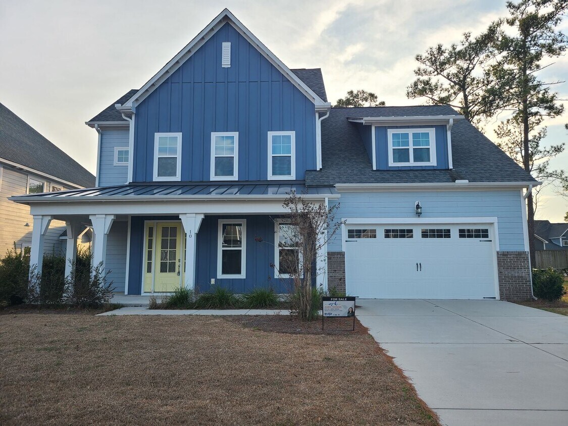 Foto principal - Beautiful 4 bedroom, 4 bath home with 3rd ...