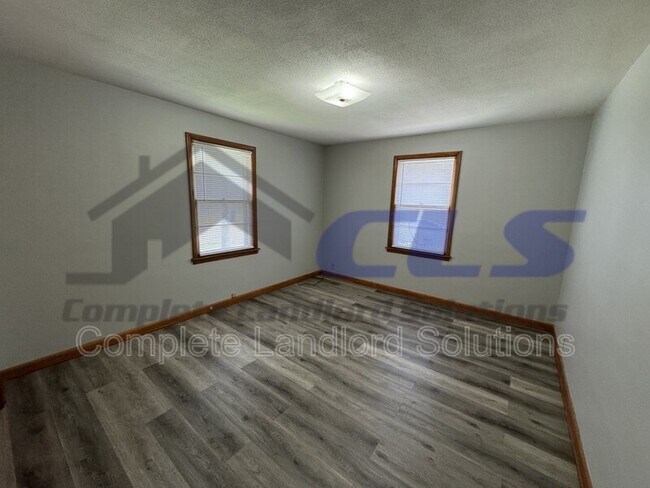 Building Photo - 731 View Ave