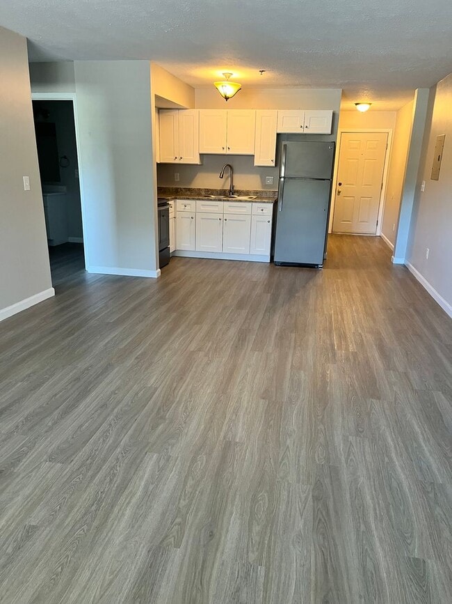 Interior Photo - Lakepointe